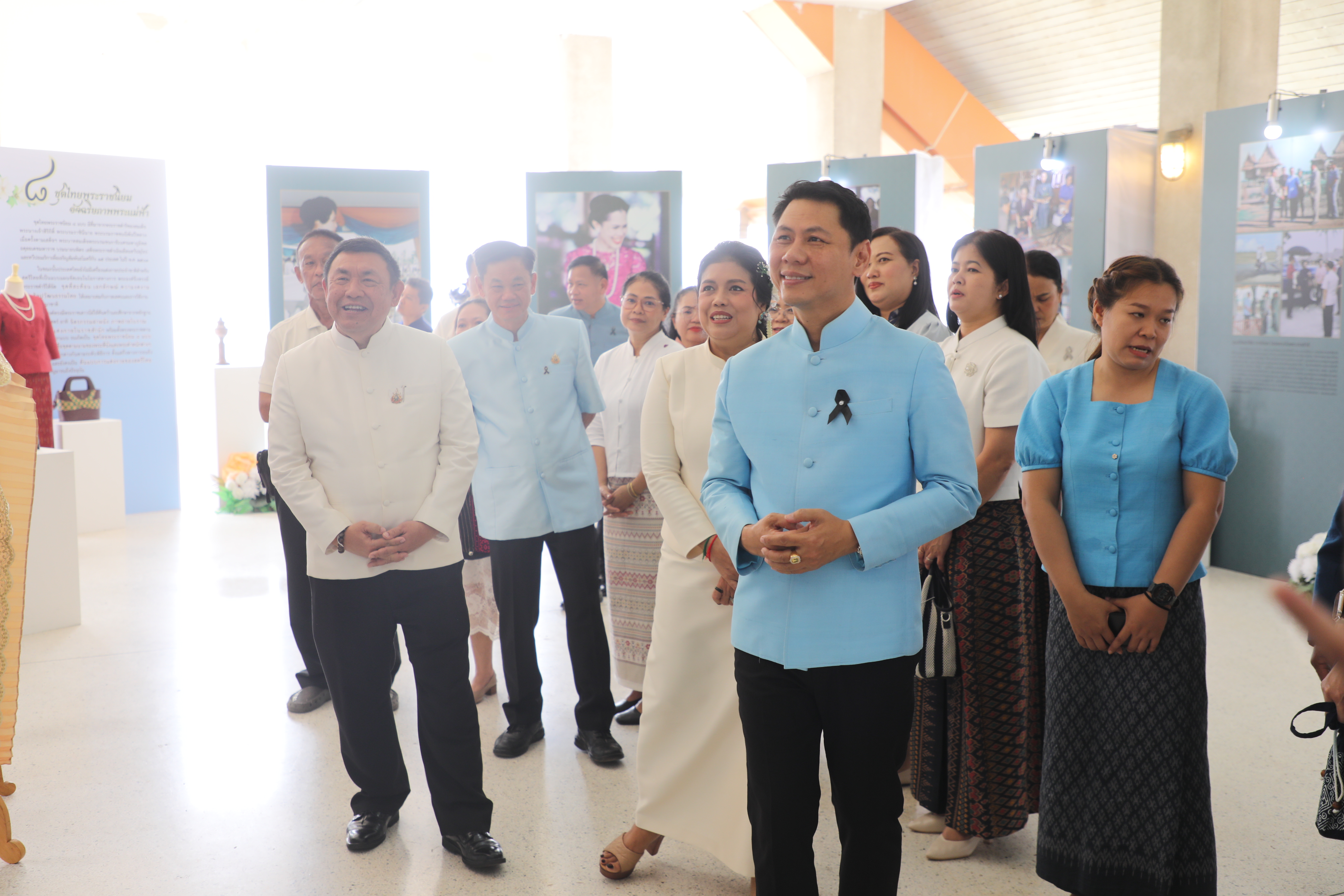 title - มากกว่าความรักระหว่างคู่ครอง คือความรักต่อปวงชน ส.ป.ก. จัดงาน “รักแห่งศิลป์ รักแห่งแผ่นดิน” พลังแห่งศิลปะที่เชื่อมโยงสถาบันและประชาชน